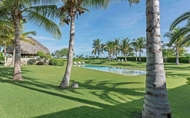 Magnificent 5BR Modern Tropical Villa With Pool
