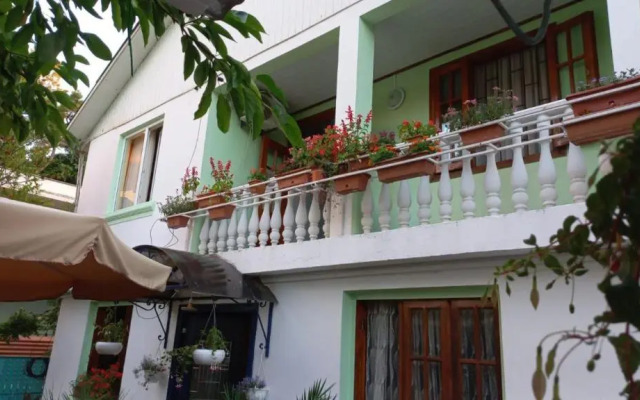 Guest house on Devyatnadtsataya