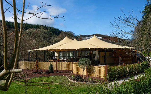 Best Western Woodenbridge Hotel & Lodge