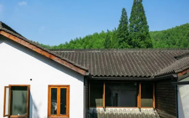 Moganshan Creekside Wood House