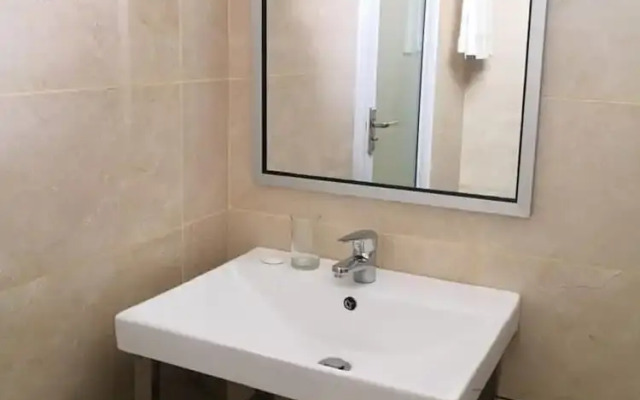 Walk In Hotel