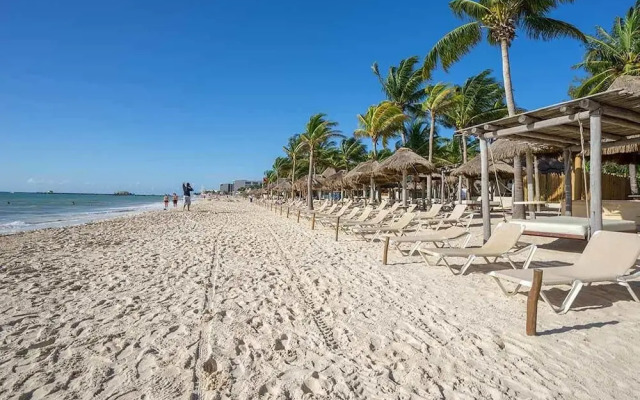 Rioja Playacar by ChezPlaya