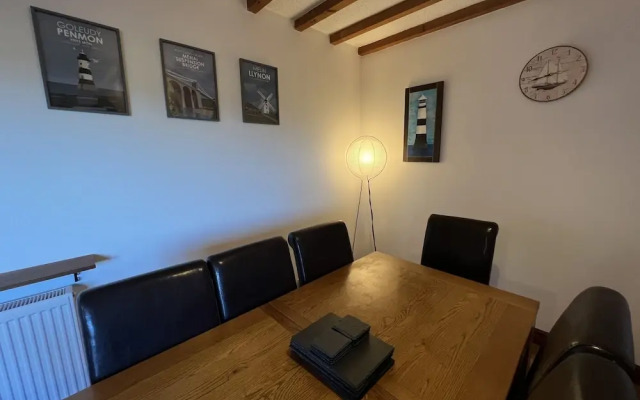 4 Bedroom Detached Farmhouse Mountain Views