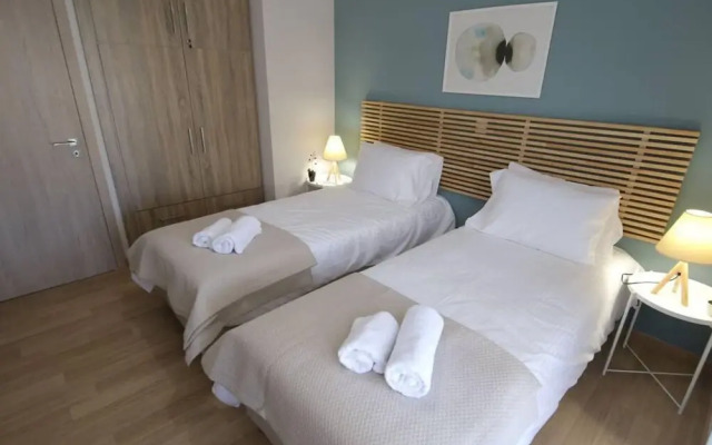 Penthouse lux Flat With 2 bd Next to Larissis