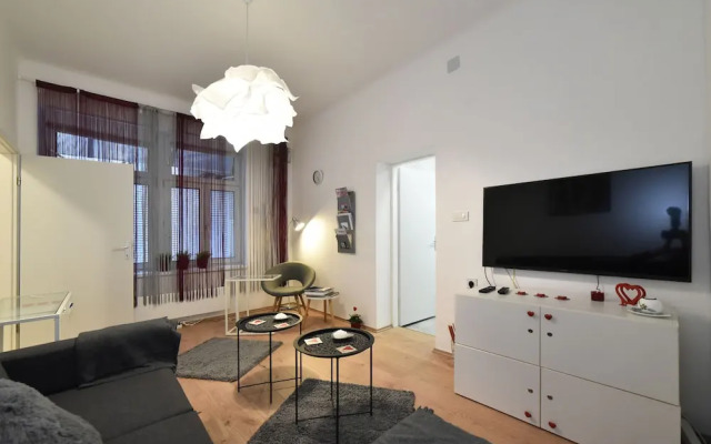 Apartment Heart to Heart