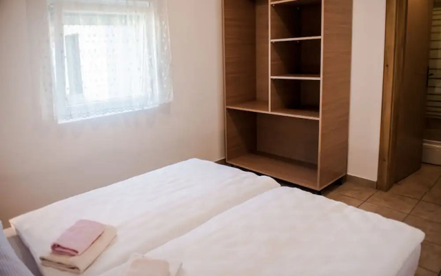 Family guesthouse in forest Ana & Stjepan Nikolic