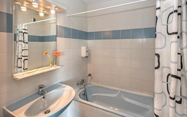 H¿tel-Restaurant Le Calice Du Gevaudan - A75