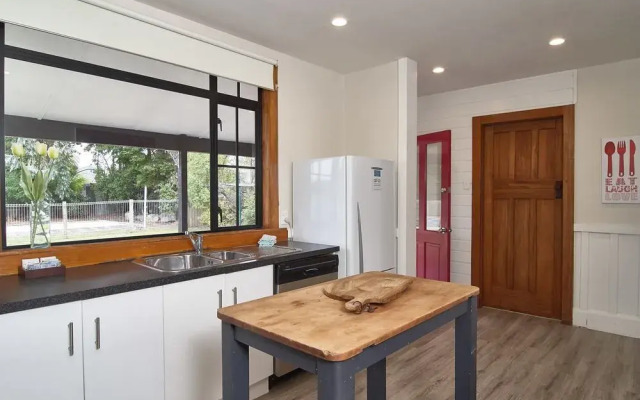 159 Yaldhurst Road Guest House