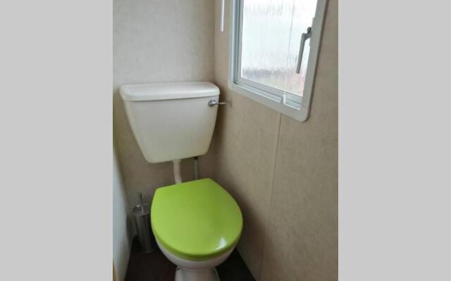 Beachside, Family-friendly, WiFi, 8 berth Caravan 133