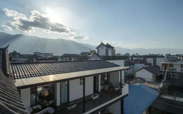Yihai Courtyard Holiday Inn