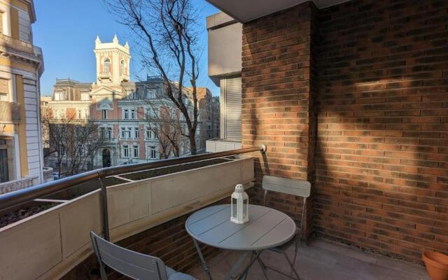 Dflat Escultor Madrid Apartments