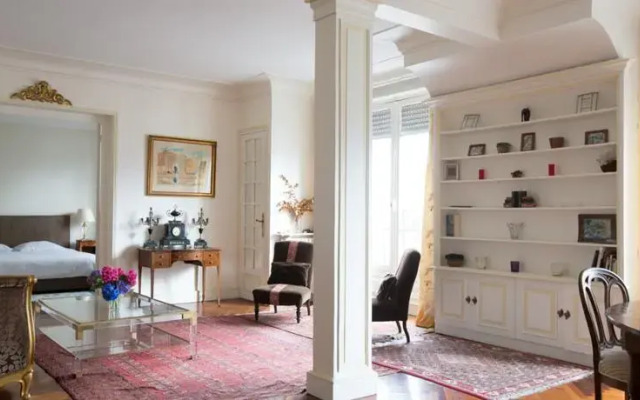 Avenue Foch - Arc de Triomphe Flat