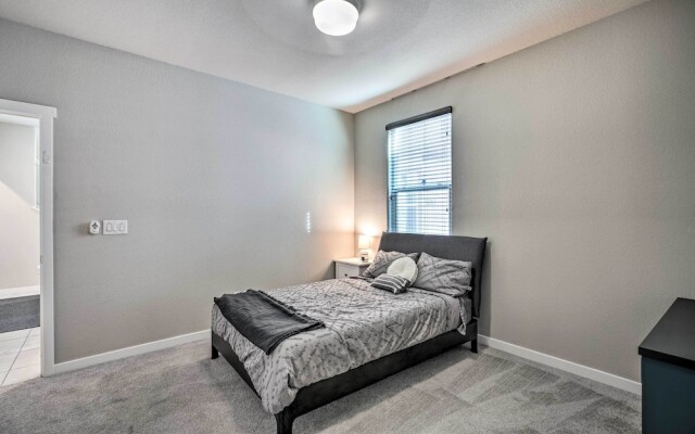 Pet-friendly Elk Grove Retreat w/ Balcony!