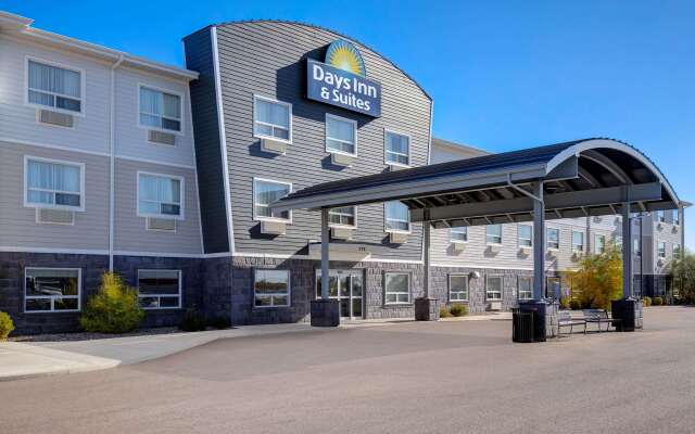 Days Inn & Suites by Wyndham Warman