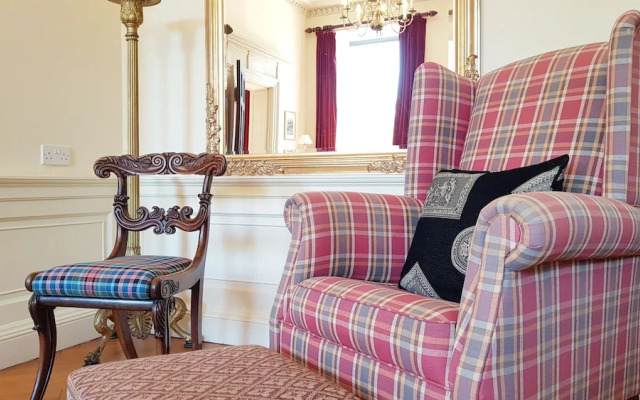 Classy Historic Edinburgh Apartment