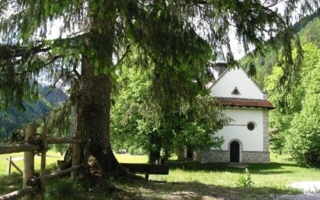 Gostišče in muzej Firšt *** (Guest house and Museum First ***)