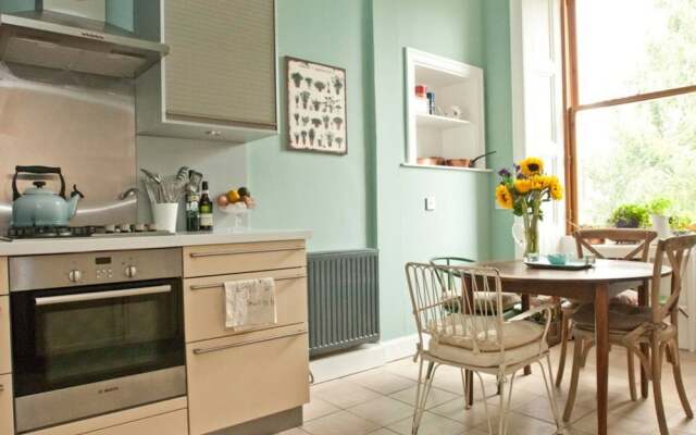 3 Bedroom Home In Bonnie Bruntsfield