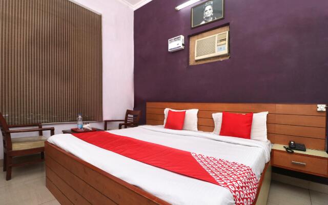 OYO 10605 Hotel Star INN