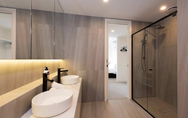 Modern 3 Bedroom Getaway Next to Chadstone