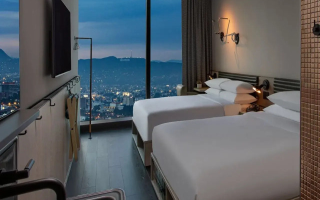 Moxy Downtown Los Angeles