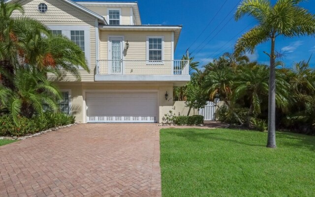 Sunkissed 3 Bedroom Townhouse by RedAwning