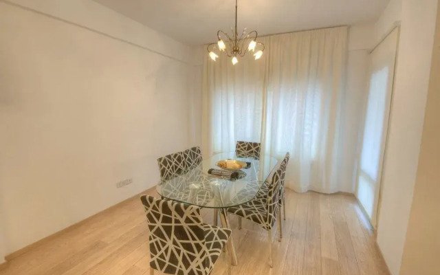 Dasoudi Luxury Beachfront Apartment