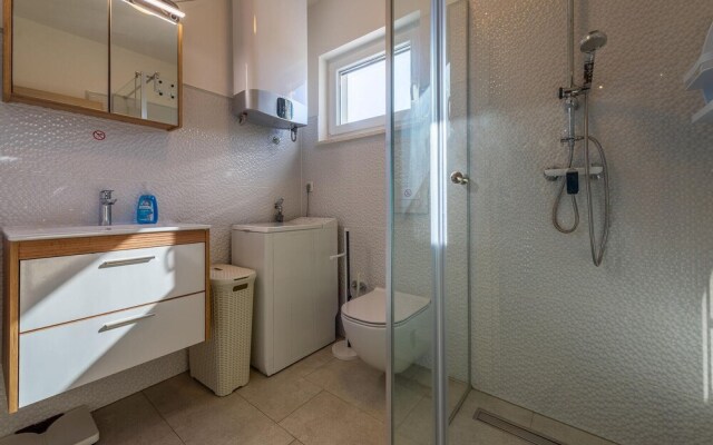 Nice Apartment in Vir With 2 Bedrooms and Wifi