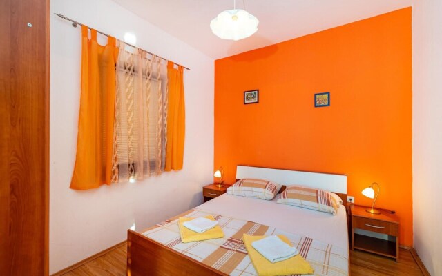 Awesome Apartment in Modric With 2 Bedrooms and Wifi