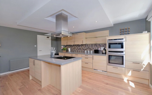 Contemporary Apartment Close to Aberdeen City Centre