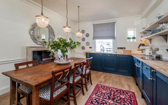 Luxury Regency Apartment in Bath City Centre