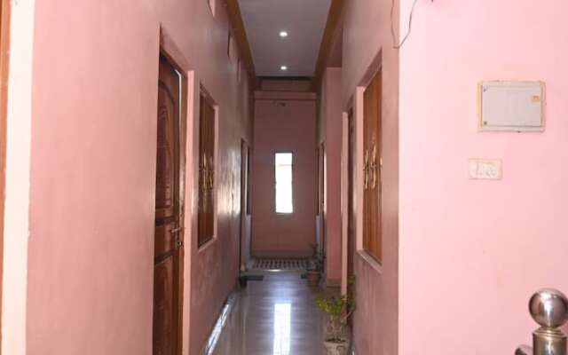 Goroomgo Mahamaya Guest House Varanasi