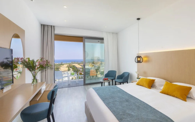 Leonardo Crystal Cove Hotel & Spa by the sea