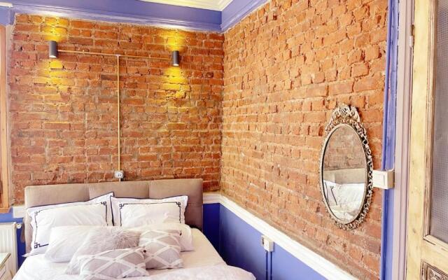 all building/5floors/ garden in balat
