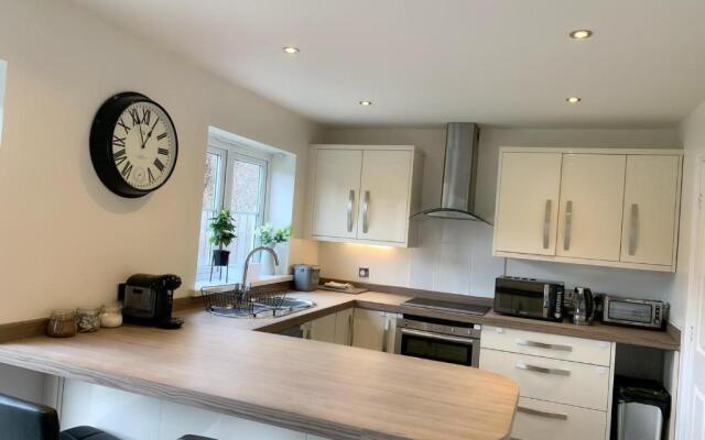 Spacious and amazing 4 bedroom detached house