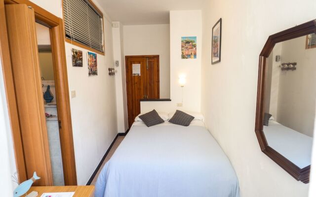 Carmelina Cosy Room