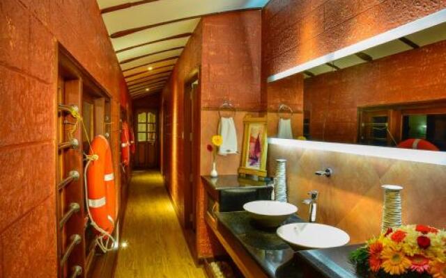 Abad Premium House Boat