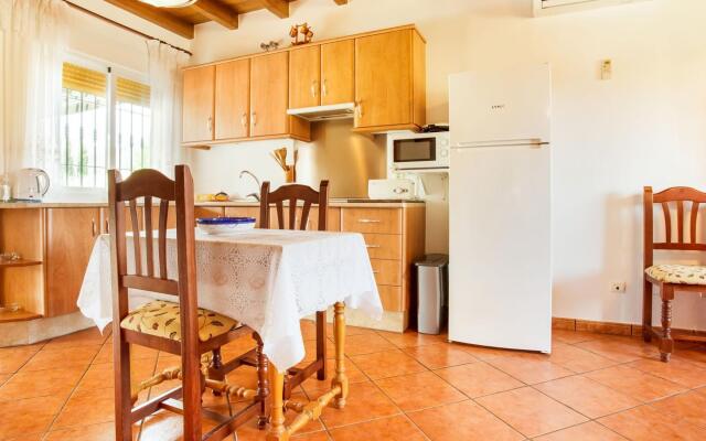 Classy Holiday Home in Guaro With Private Swimming Pool