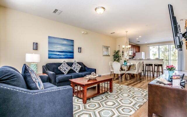 Spacious Vista Cay Townhome Newly Furnished!