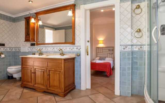 Villa - 5 Bedrooms with Pool - 106414