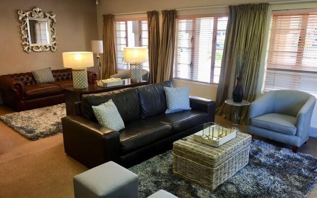 Ibhayi Guest Lodge - Lion Roars Hotels & Lodge