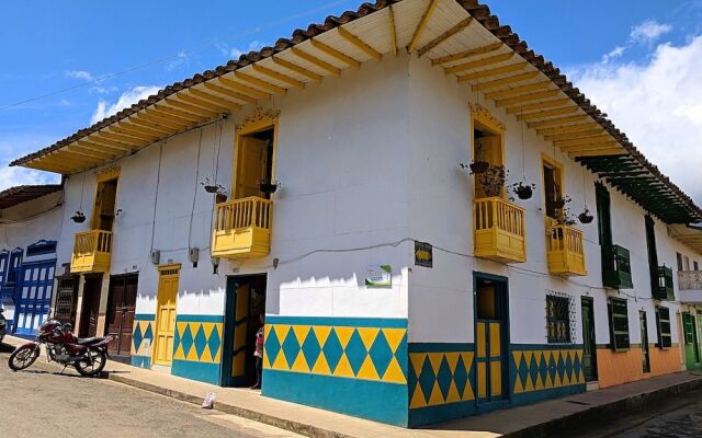 La Casa Amarilla