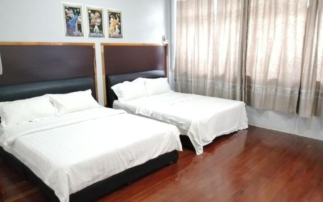 Comfortable Family Room for 4 People in Kuching With Ac - Amida Point Services