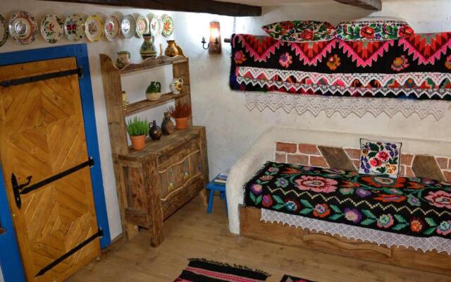 Casa Colț din Maramureș - Old Traditional House