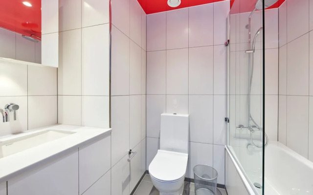 Elegant Two-bedroom Apartment in Vibrant Poplar