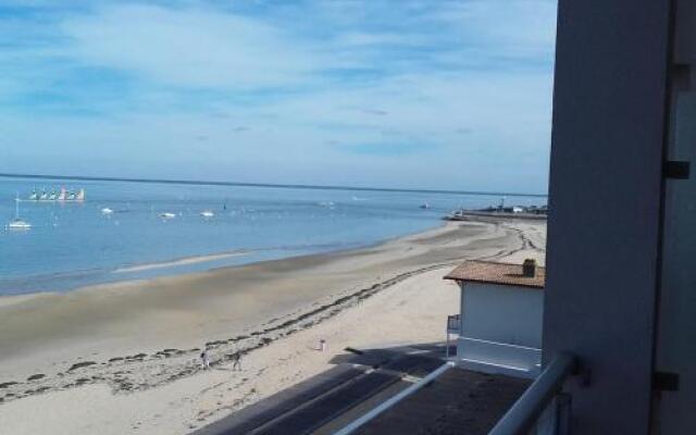 Apartment Vue Mer - Direct a la Plage