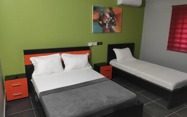 Royal Blue Guest House & Bar