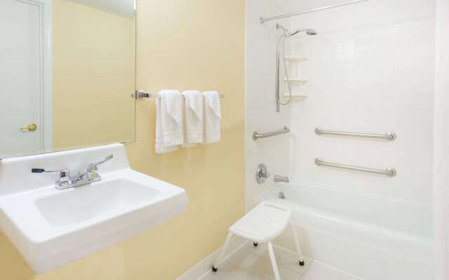 Days Inn by Wyndham Staunton