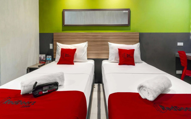 RedDoorz Plus @ Jones Avenue Cebu