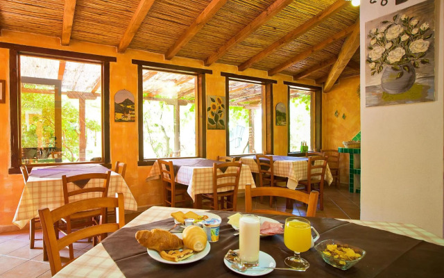 Ariadimari Hotel