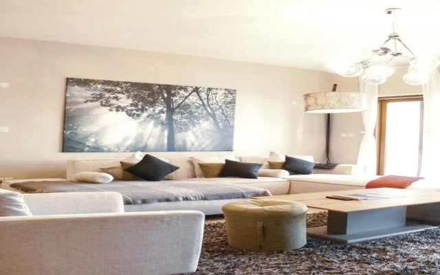 Stunning 3-bedroom Coastal Retreat